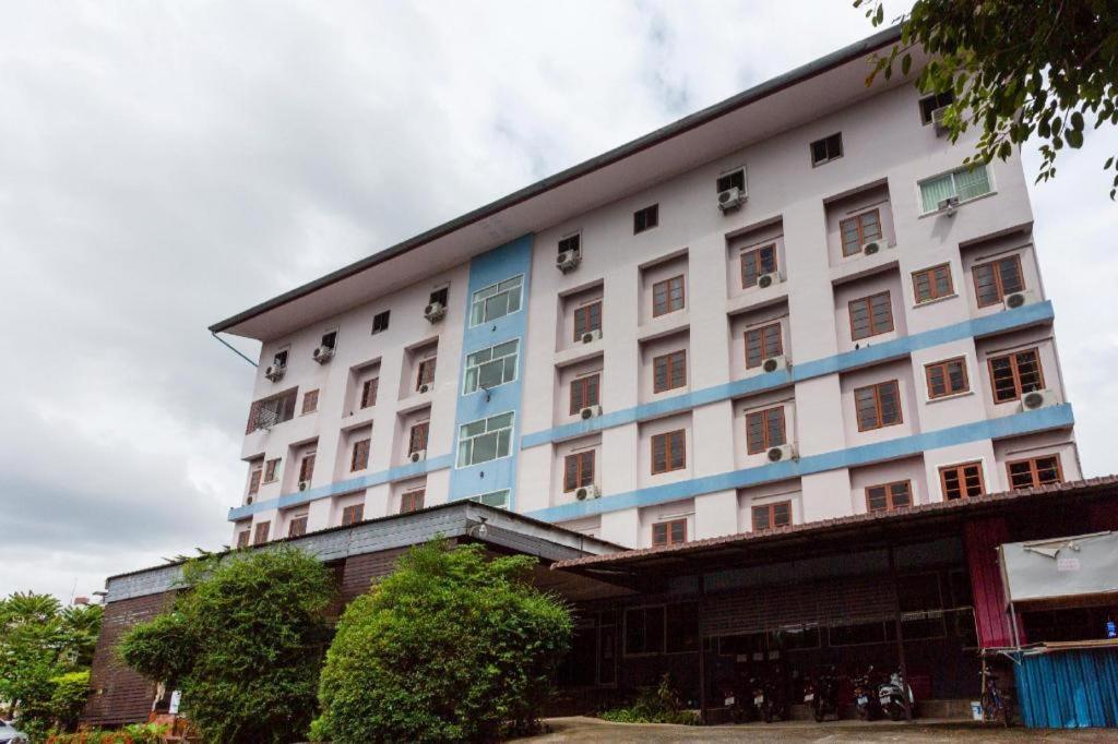 Oyo 75356 Thipsiri Lodge Чиангмай Екстериор снимка
