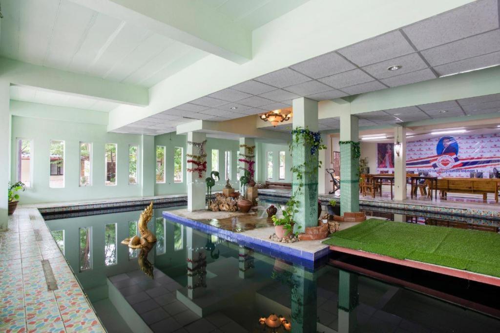 Oyo 75356 Thipsiri Lodge Чиангмай Екстериор снимка