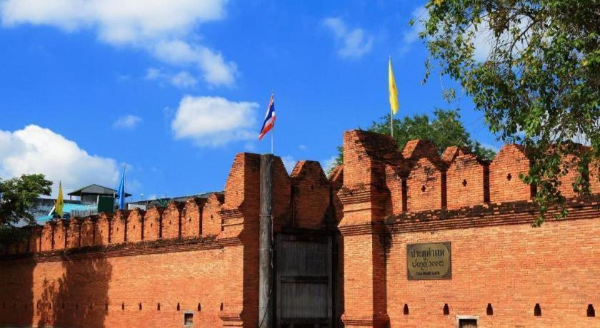 Oyo 75356 Thipsiri Lodge Чиангмай Екстериор снимка